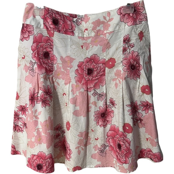 A Reitmans floral skirt in size 8 petites - Picture 2 of 7